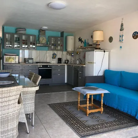 Well Maintained Property In A Quiet Complex *